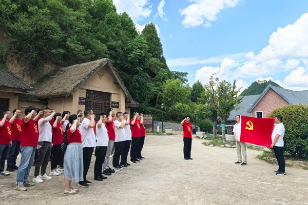 公司機(jī)關(guān)、測(cè)繪院、物業(yè)黨支部赴鳳縣紅色教育基地開(kāi)...